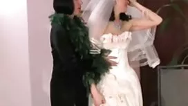 عوضی جوان روی عکس ها ...