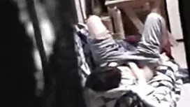 سبزه سکسی گربه اش را ...