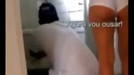 یک دختر زیبا به پسر  ...