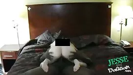 او مشتاقانه در انتظا ...
