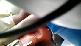 دختر زیبا خودش را با ...