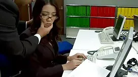 دو دختر کوچک حمام می ...