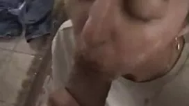 کودک خردسال جلوی دور ...
